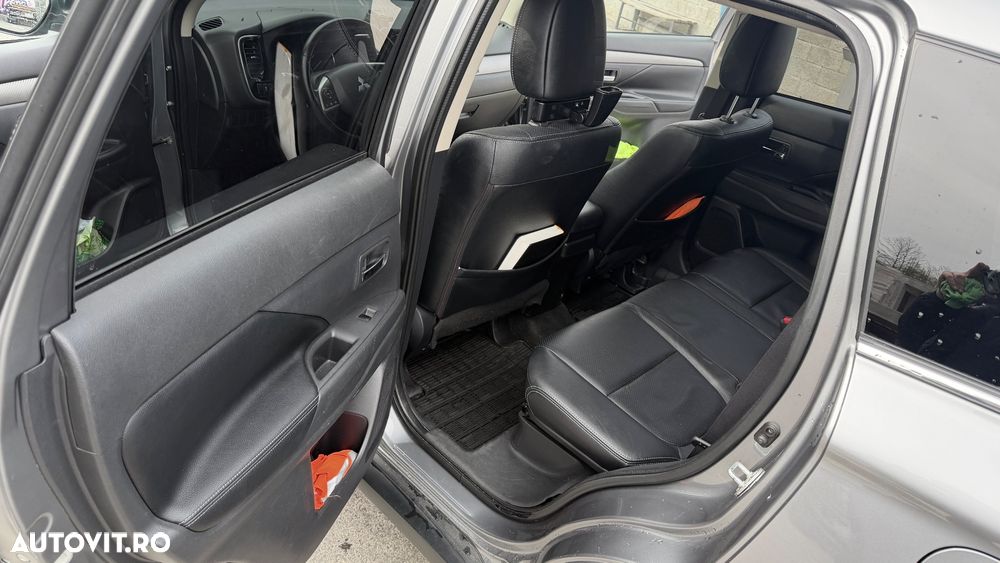 Mitsubishi Outlander - 14