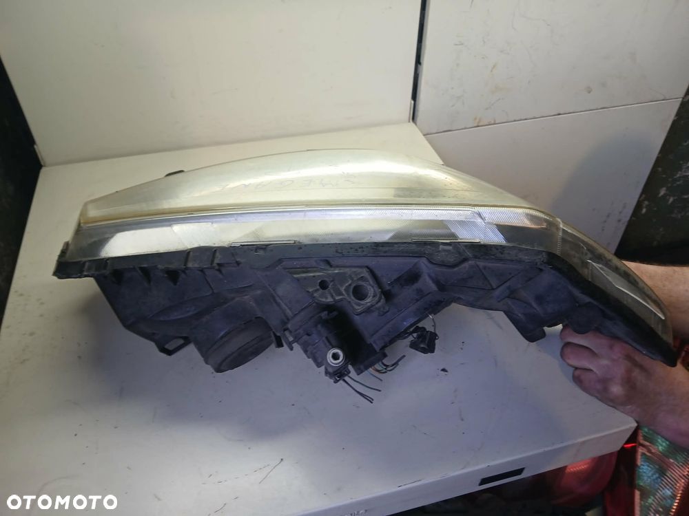 Renault Megane II Lampa przednia - 3