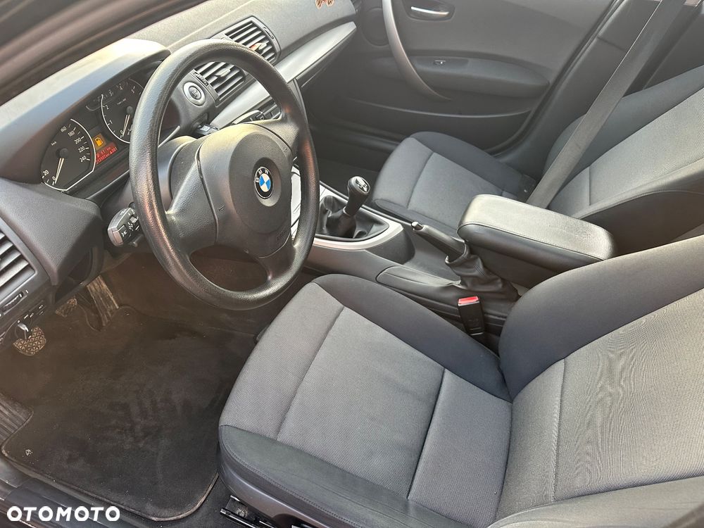 BMW Seria 1 120i - 31