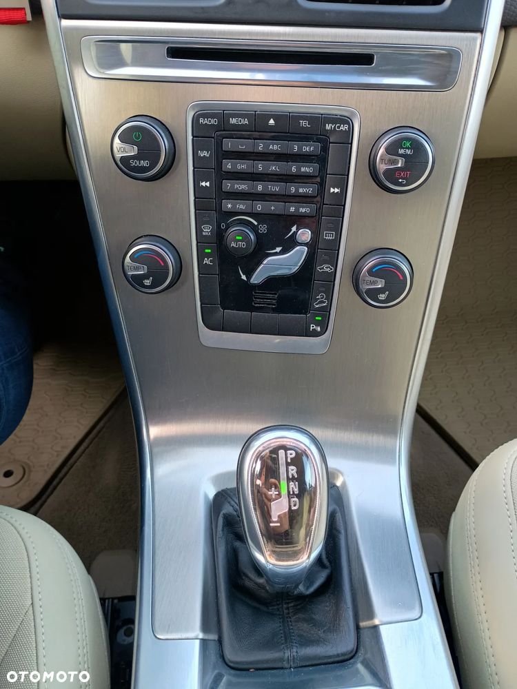 Volvo XC 60 D5 AWD Momentum - 22