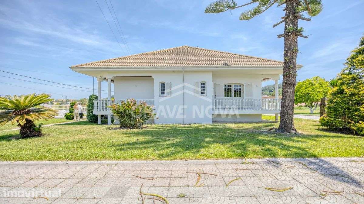 Moradia Isolada V5 c/ Jardim e Garagem em Canelas Refª GN/02415/RS - Grande imagem: 3/43