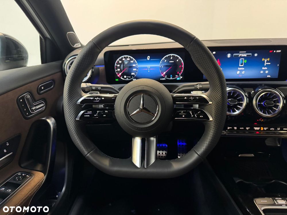 Mercedes-Benz Klasa A 220 4-Matic AMG Line 8G-DCT - 11