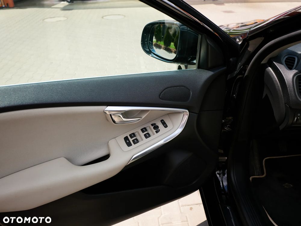 Volvo V40 2012 photo 5