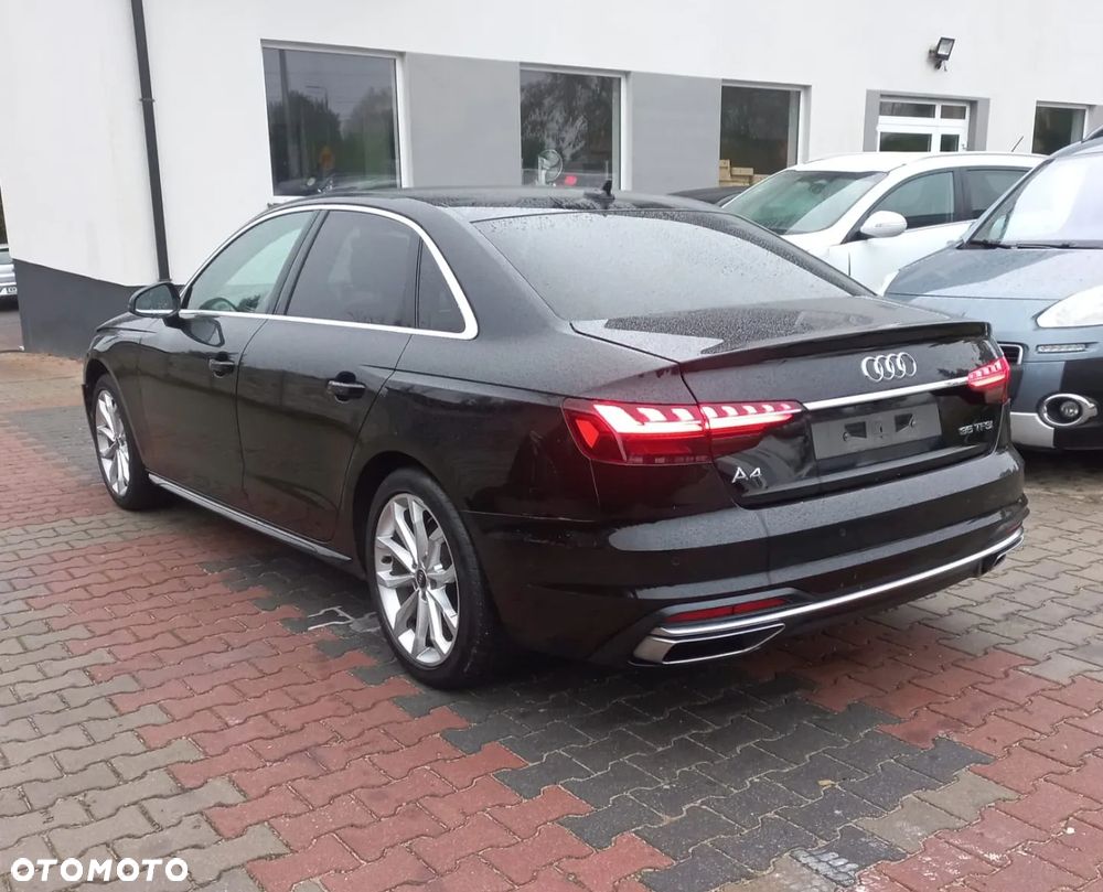 Audi A4 Limousine - 1