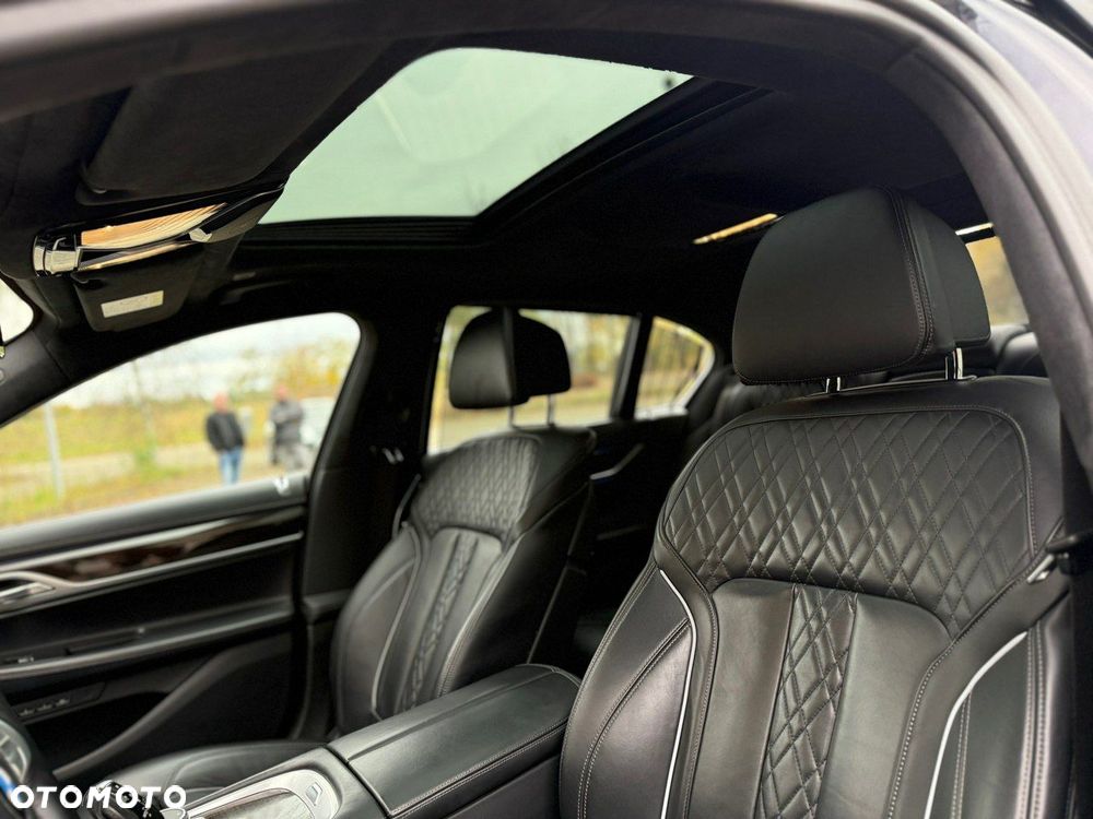 BMW Seria 7 750i xDrive sport - 24