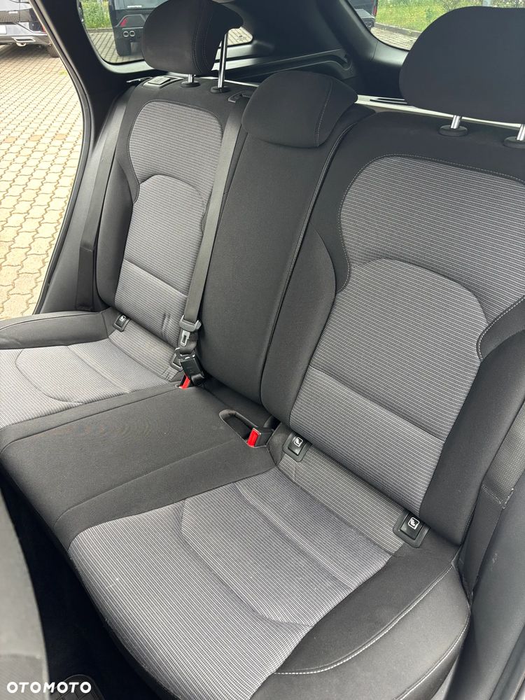 Hyundai i30 1.6 D Classic + - 12
