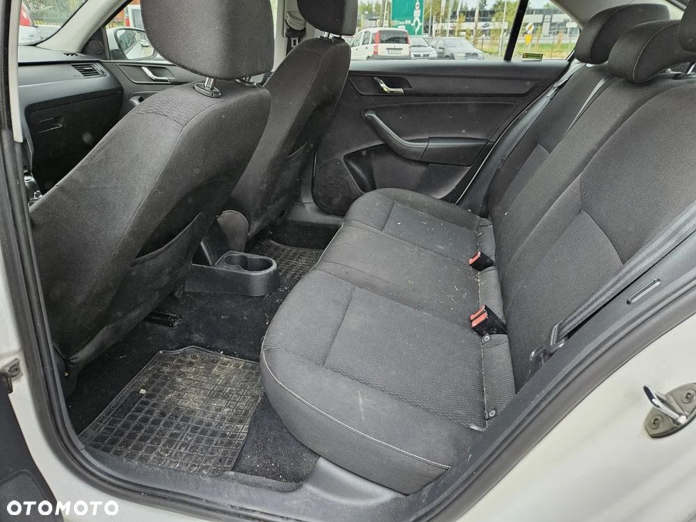 Skoda RAPID 1.6 TDI DPF Ambition - 9