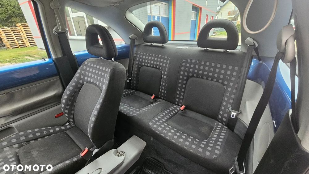 Volkswagen New Beetle - 7