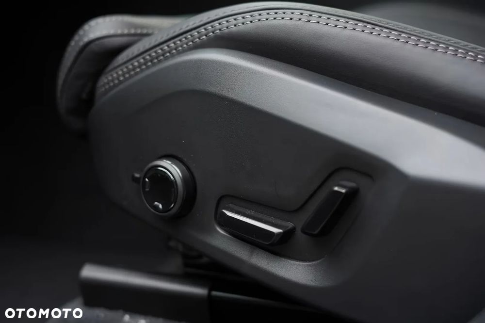 Volvo XC 60 B5 B AWD Plus Black Edition - 16