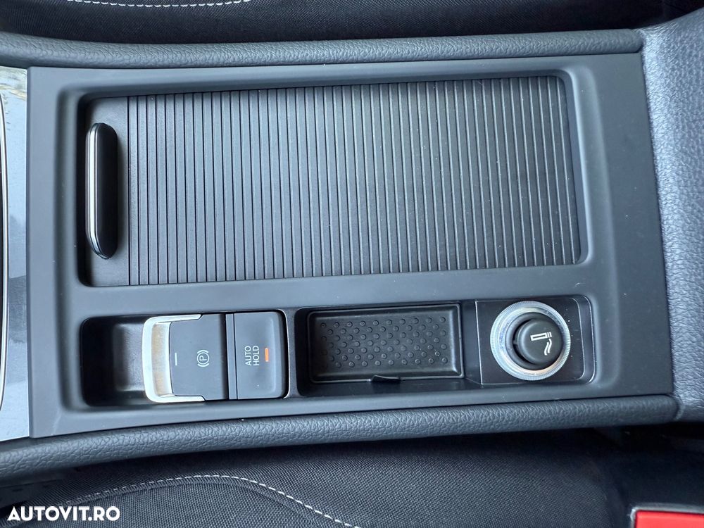 Volkswagen Golf 1.5 TSI BlueMotion ACT Comfortline - 24
