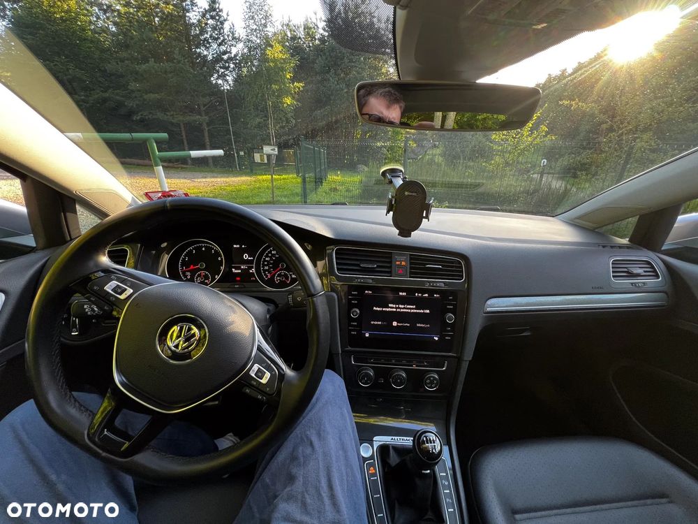 Volkswagen Golf - 9