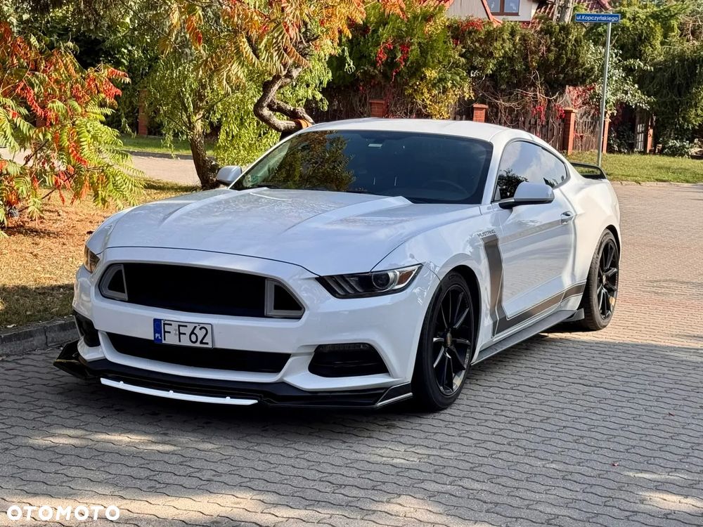 Ford Mustang - 4
