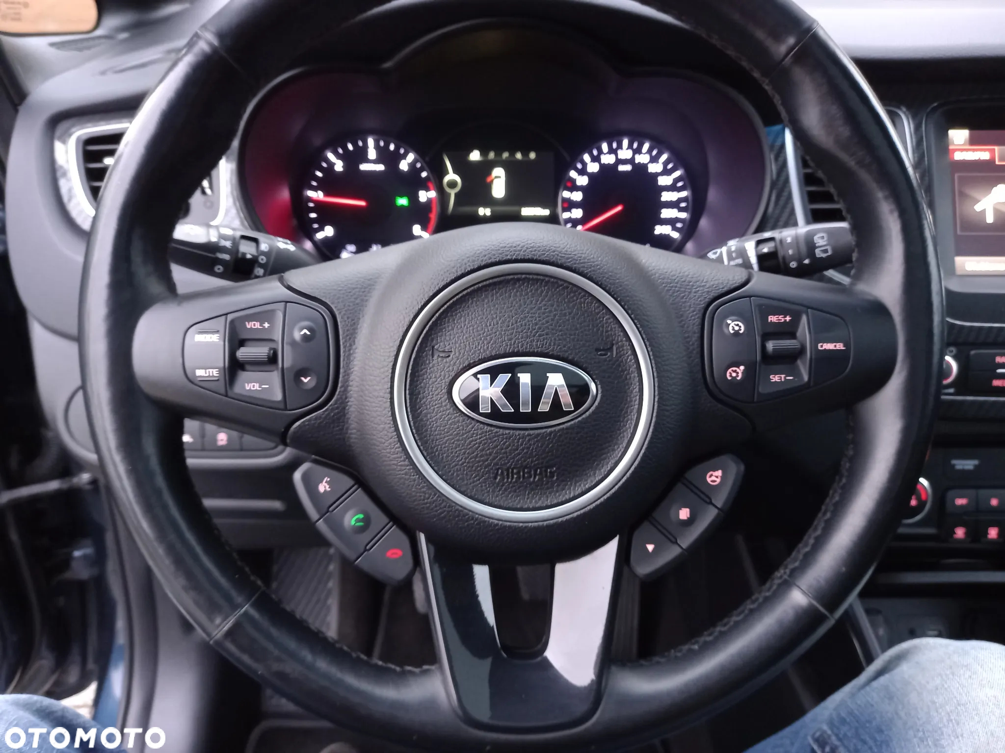 Kia Carens 1.7 CRDi Business Line 7os - 26