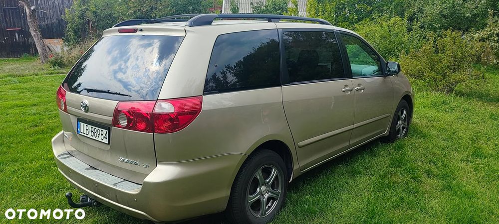 Toyota Sienna - 4