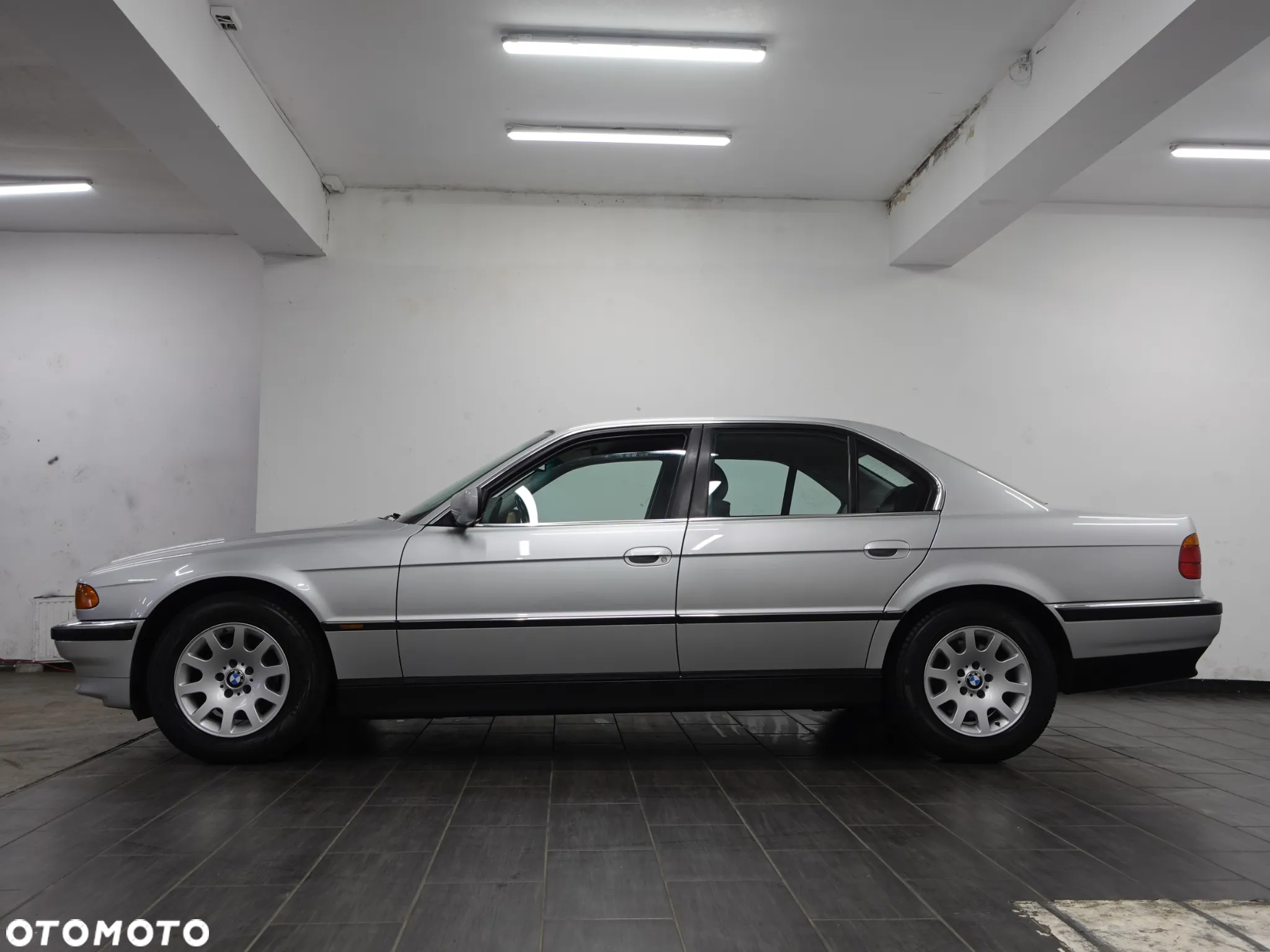 BMW Seria 7 728i - 5