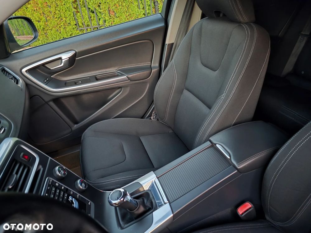 Volvo V60 D3 Drive-E Momentum - 20