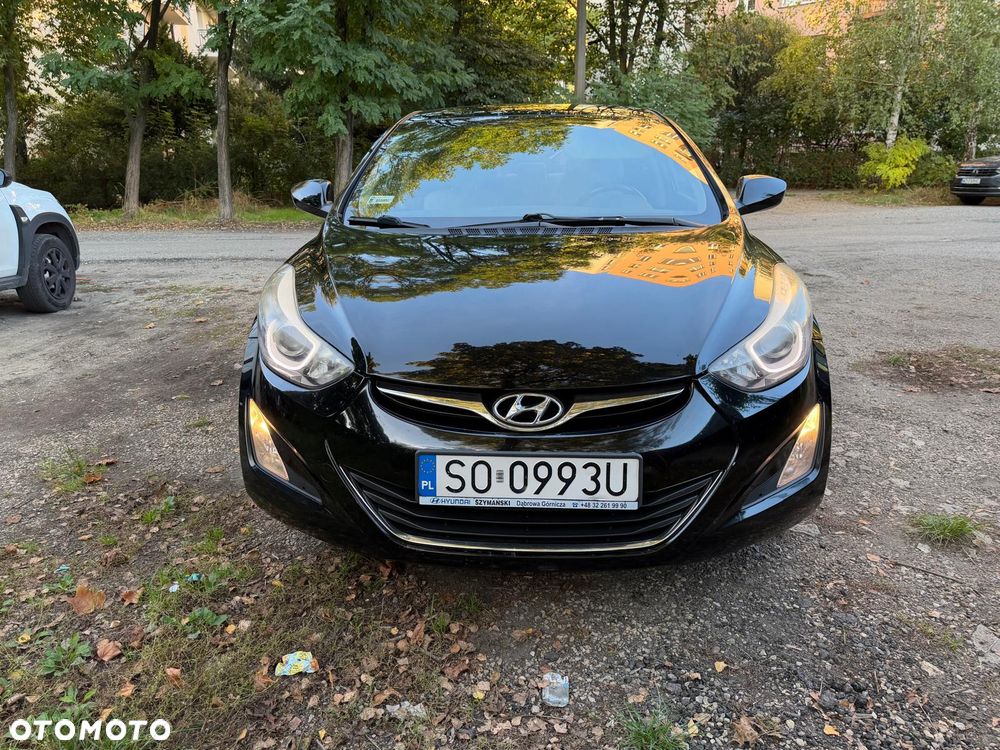 Hyundai Elantra 1.6 Comfort - 12