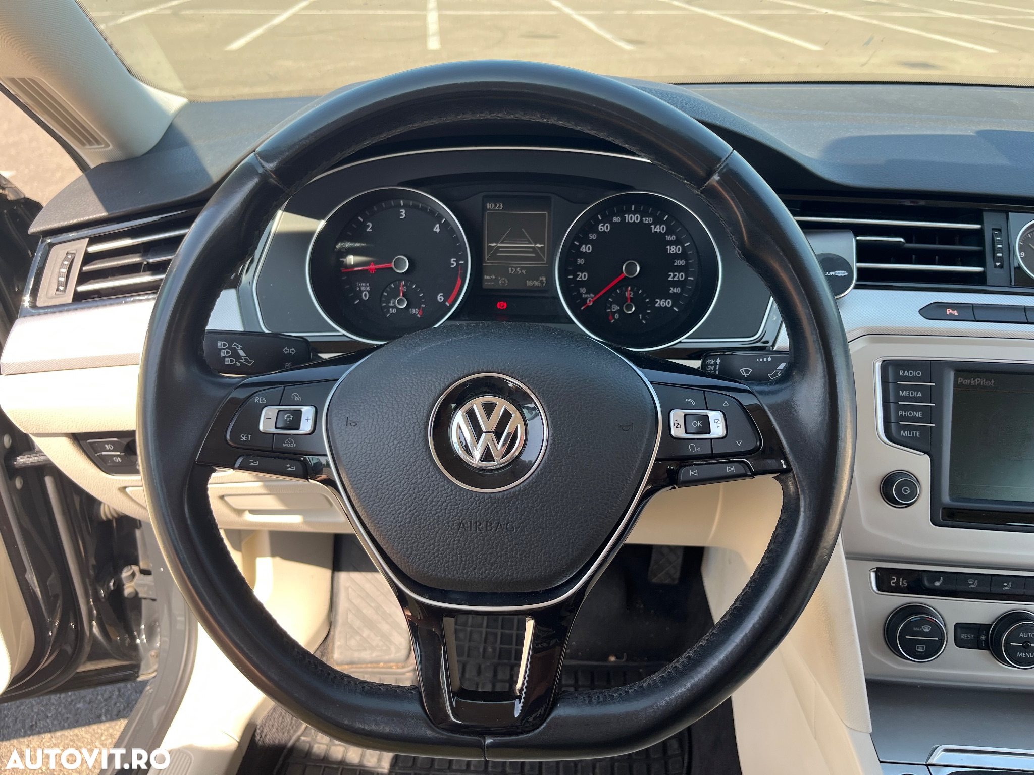 Volkswagen Passat 2.0 TDI Highline - 17