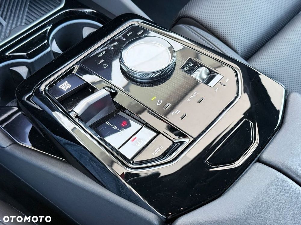 BMW Seria 5 540d xDrive mHEV - 16