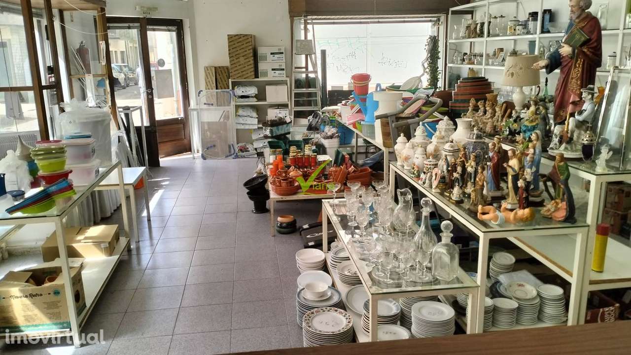 Prédio no centro da Póvoa de Varzim - Grande imagem: 5/22