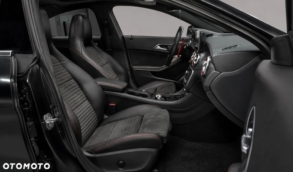 Mercedes-Benz CLA 250 4-Matic AMG Line - 16
