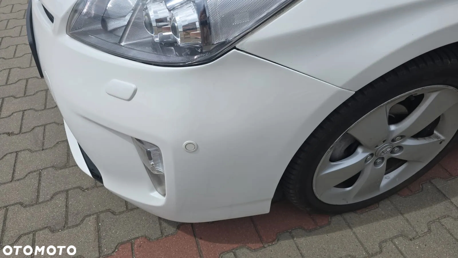 Toyota Prius (Hybrid) - 4