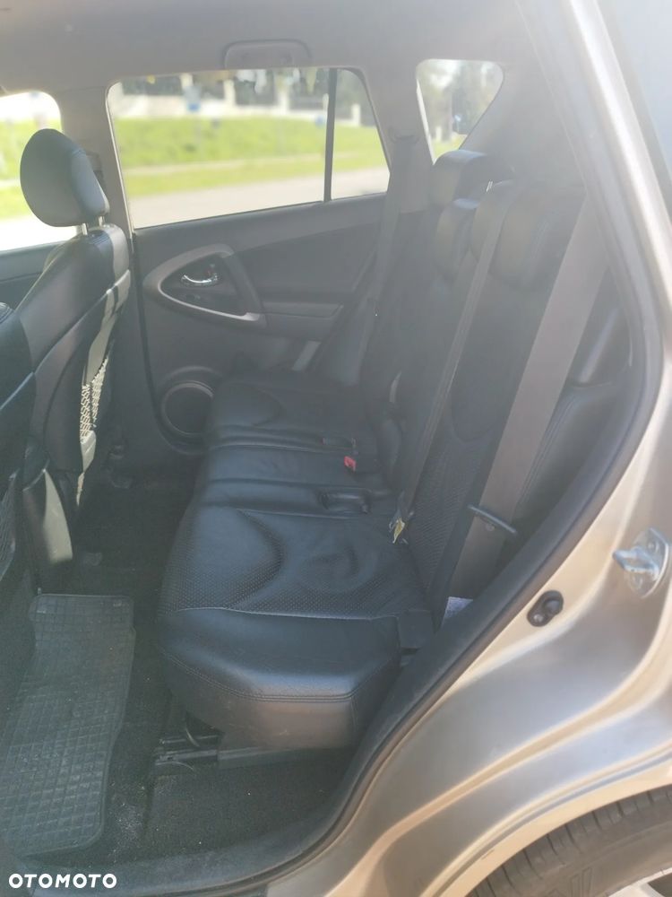 Toyota RAV4 - 12