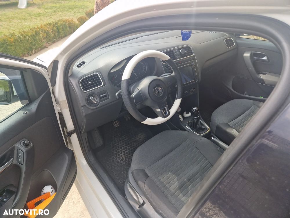 Volkswagen Polo - 2