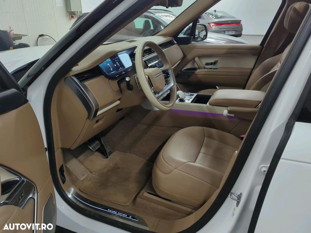 Land Rover Range Rover 4.4 V8 P530 LWB SV - 3