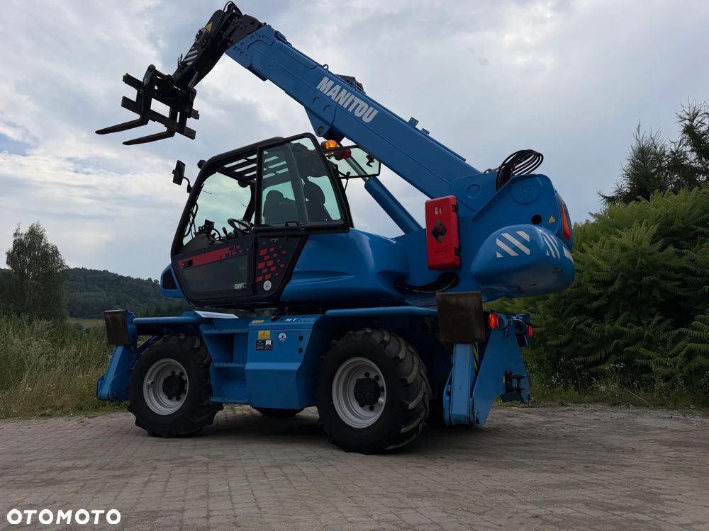Manitou MRT 1840 Ładowarka Teleskopowa Obrotowa ROTO Dźwig Zwyżka 18 metrów wysuw. 4 tony Udźwig! Maszyna nie różni się od Nowej z Salonu! 2022rok, 1600 mtg.  Pilot zdalnego sterowania! Widły.  Aktualna DEKRA 2027 rok. skręt 4 koła KRAB. Auto-poziomowanie! małe gabaryty maszyny. Mała waga a potężny zasięg i udzwig! Pełna Dokumentacja do maszyny z serwisów CE itd! Maszyna po wszystkich Możliwych serwisach do 2027 roku. Wielka okazja. Ładowarka sprowadzona z Norwegii. Pracowała sporadycznie i lekko w urzędzie miejskim! Zerowe zużycie! - 1