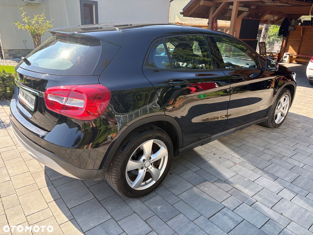 Mercedes-Benz GLA - 13