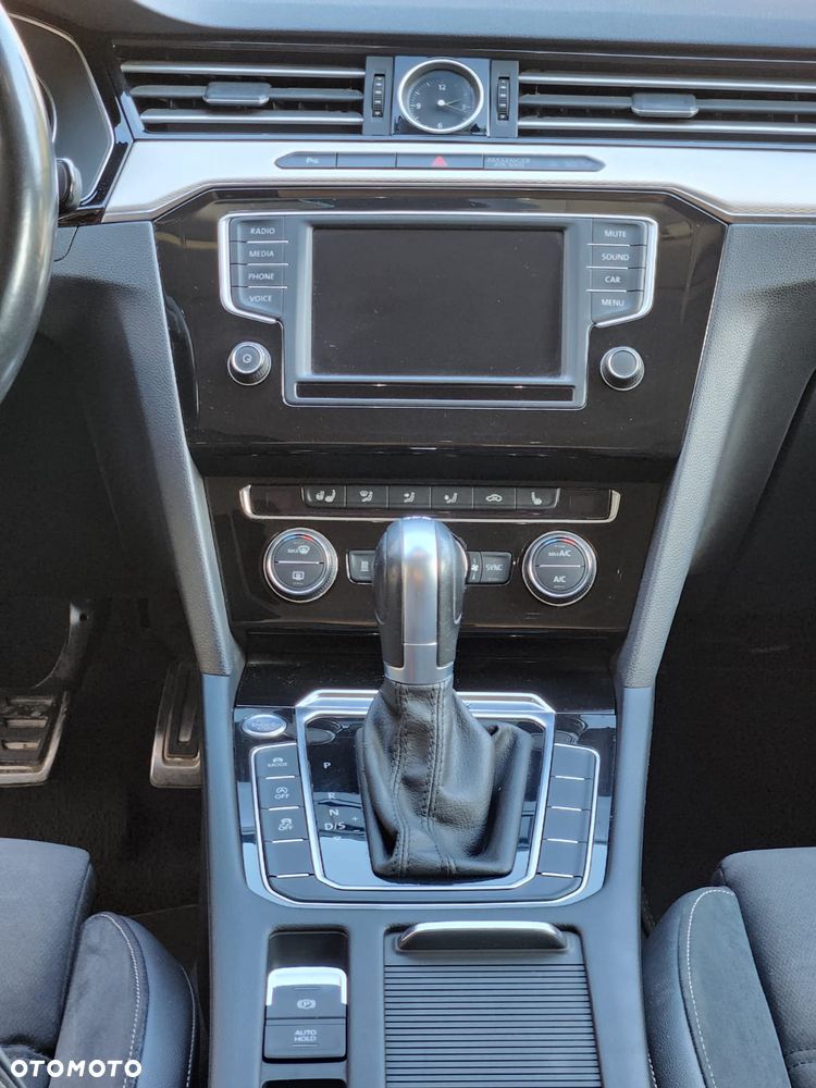 Volkswagen Passat 2.0 TDI SCR DSG 4Motion Business - 18