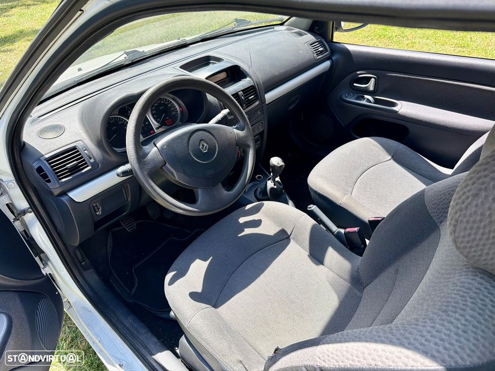 Renault Clio - 32
