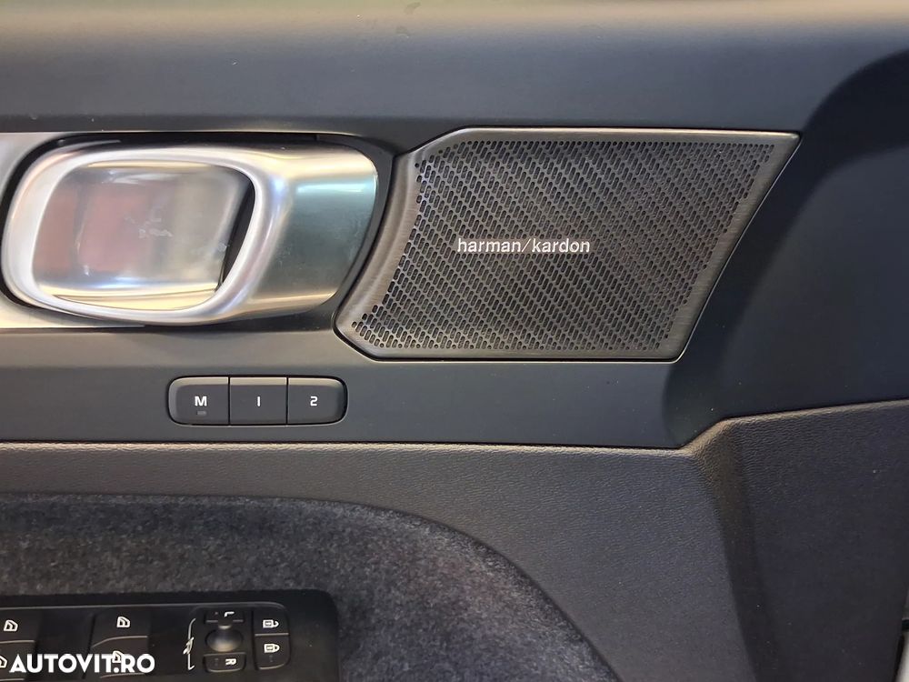 Volvo XC 40 B4 AT FWD MHEV Ultra Dark - 14