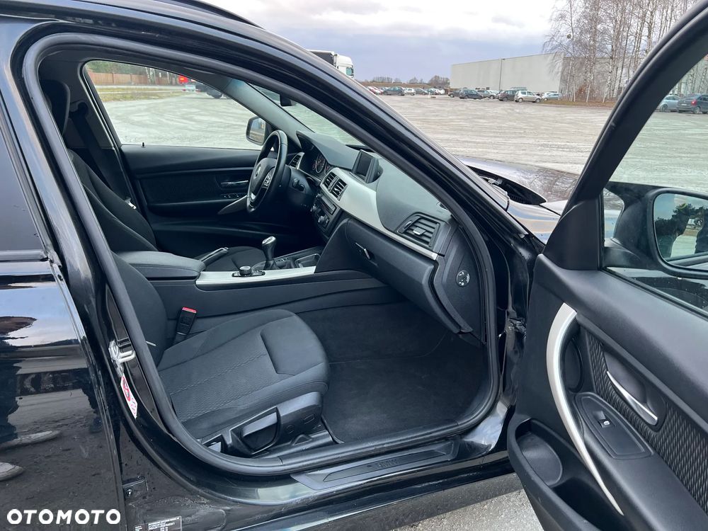 BMW Seria 3 318d - 15