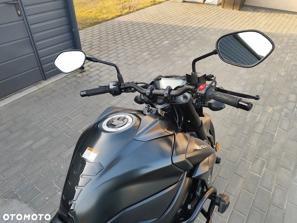 Suzuki GSX - 7