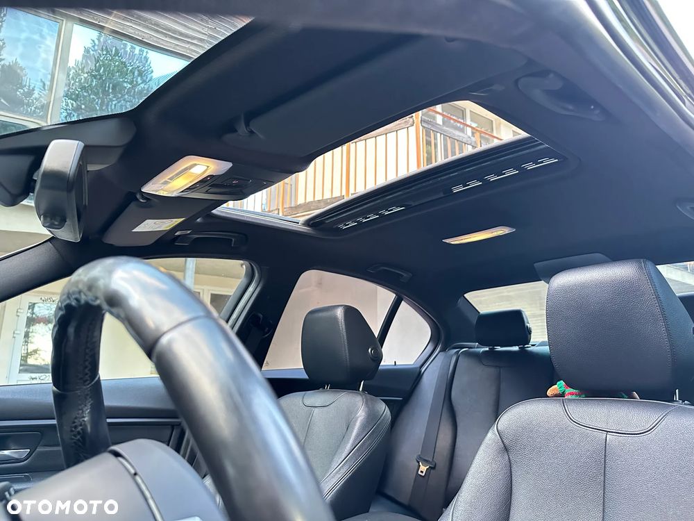 BMW Seria 3 325d M Sport - 30