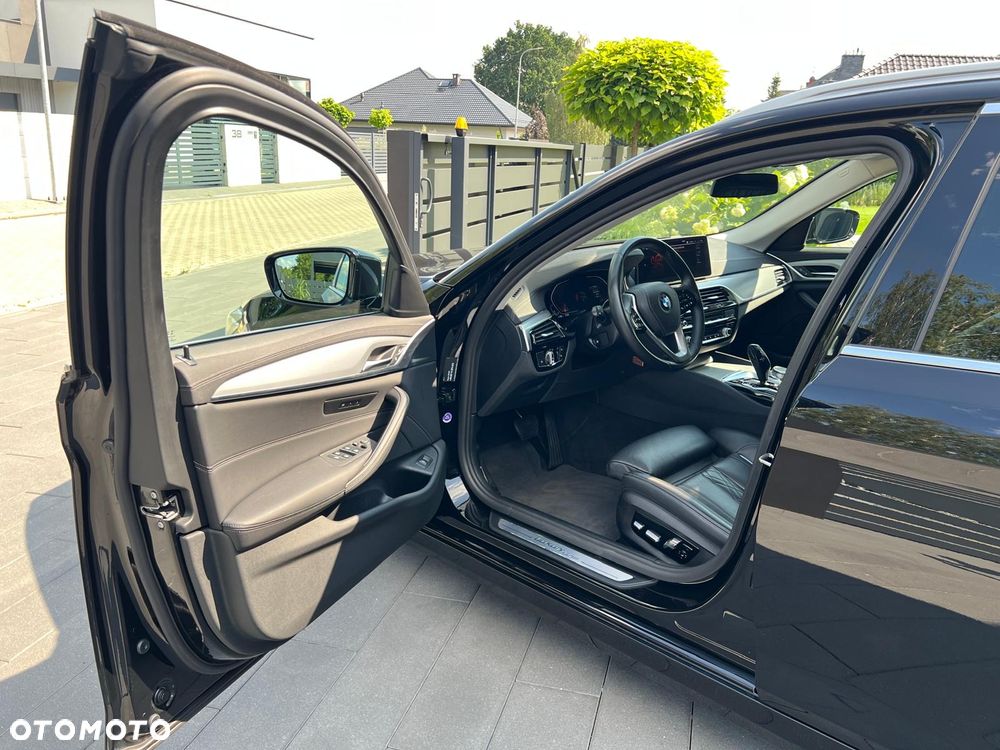 BMW Seria 5 540i xDrive Luxury Line - 26