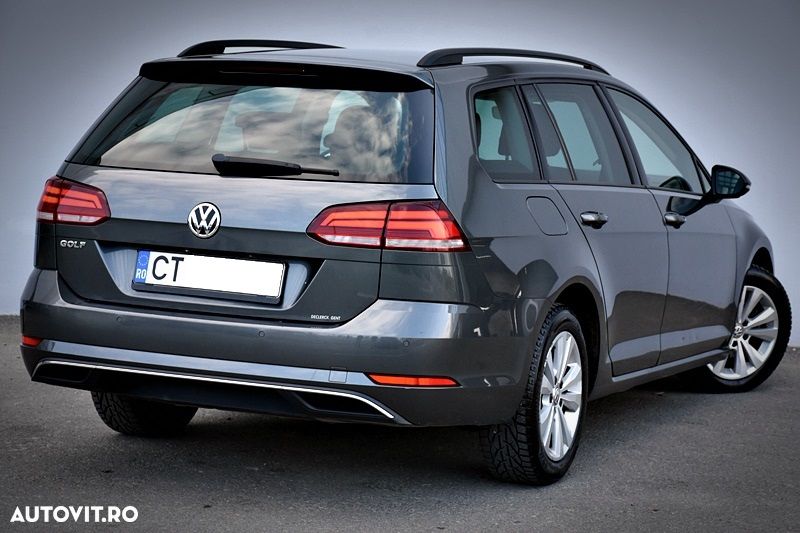 Volkswagen Golf - 10