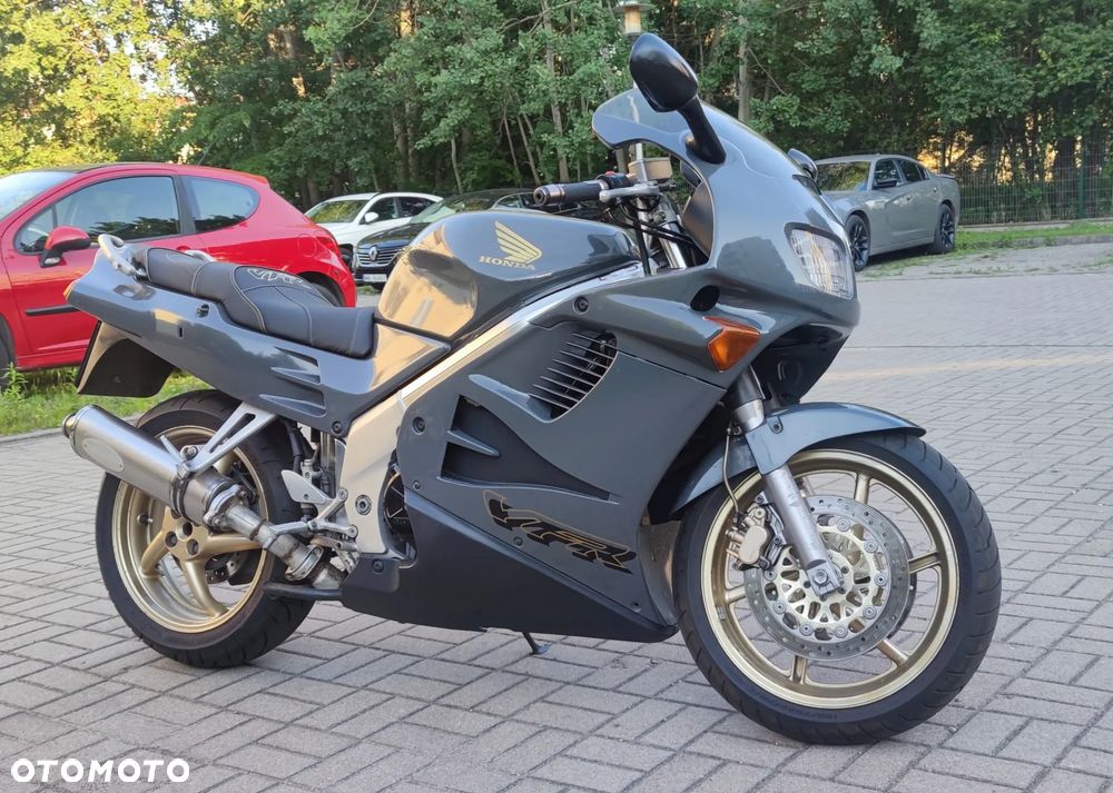 Honda VFR - 2