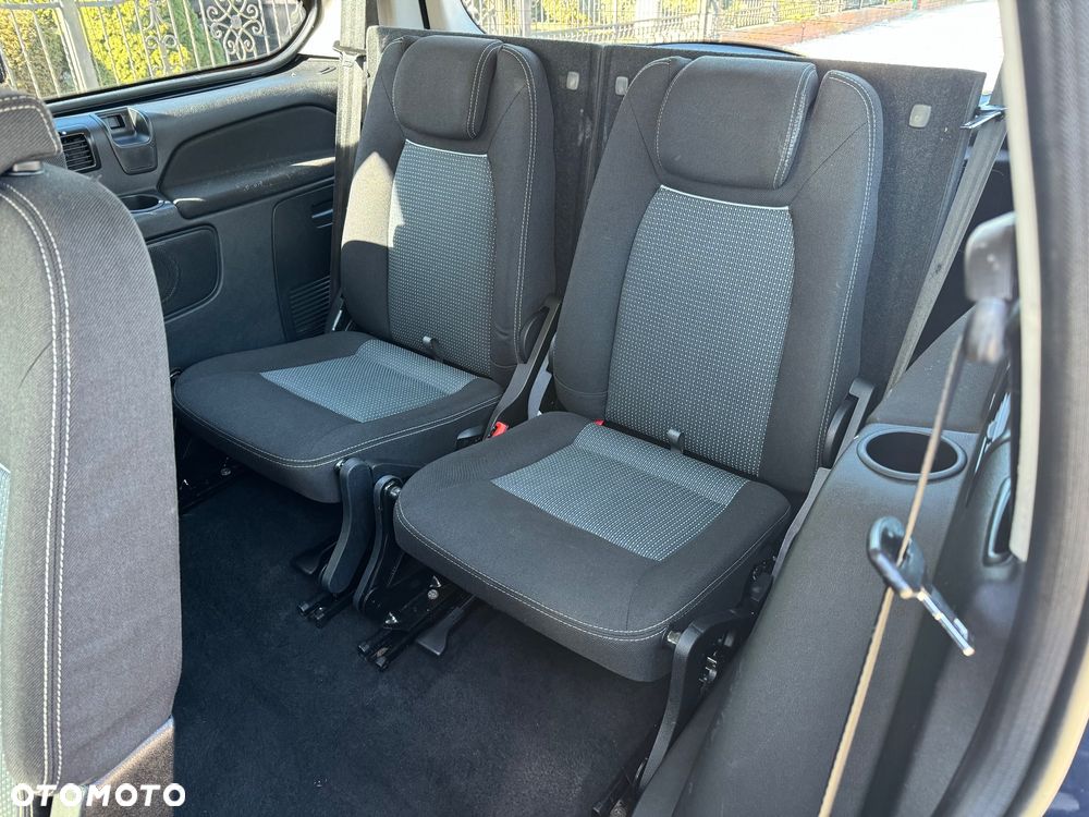 Ford Galaxy - 8