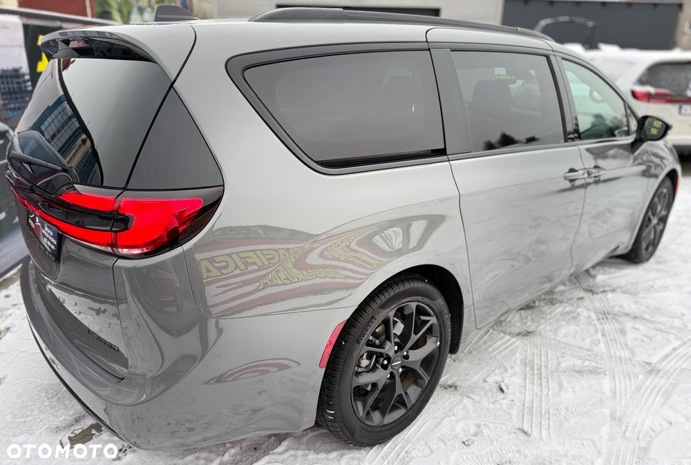 Chrysler Pacifica - 14