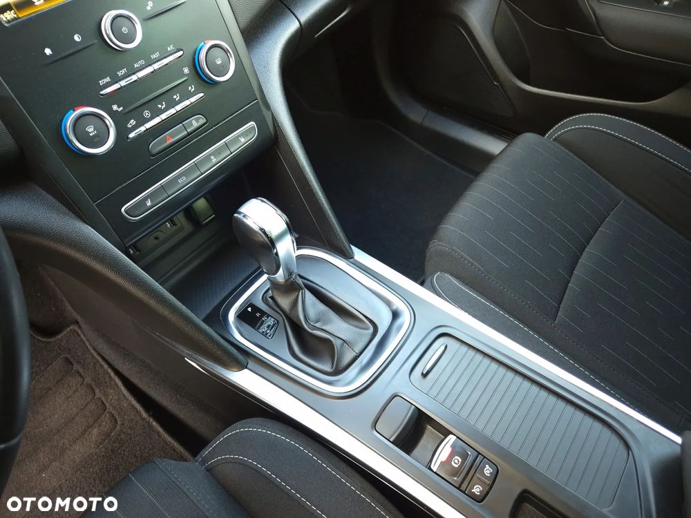 Renault Megane ENERGY TCe 140 EDC LIMITED - 18