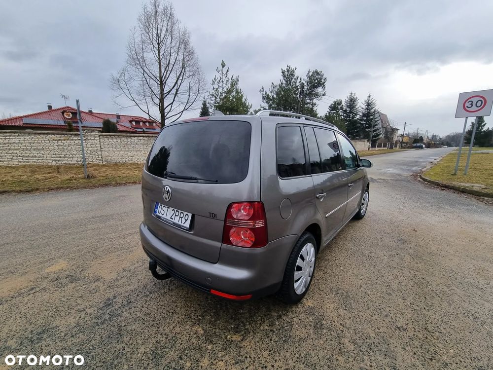 Volkswagen Touran 2.0 TDI Highline - 12