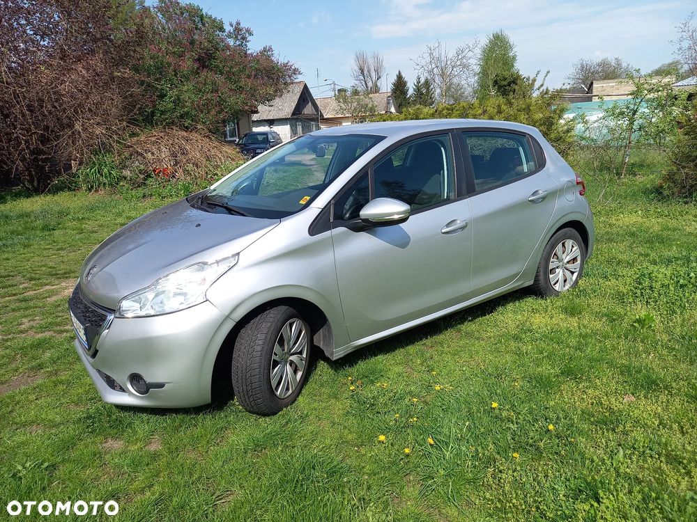 Peugeot 208 - 5