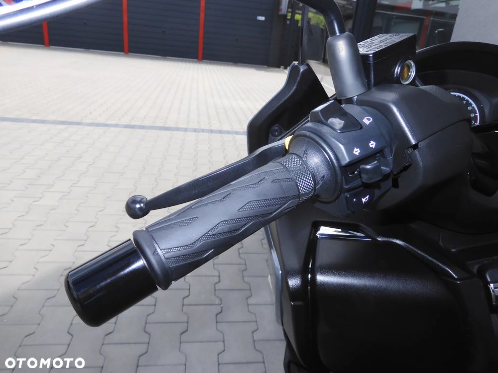 Suzuki Burgman - 27