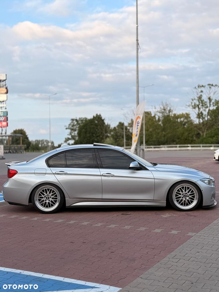BMW Seria 3 328i Sport Line - 12