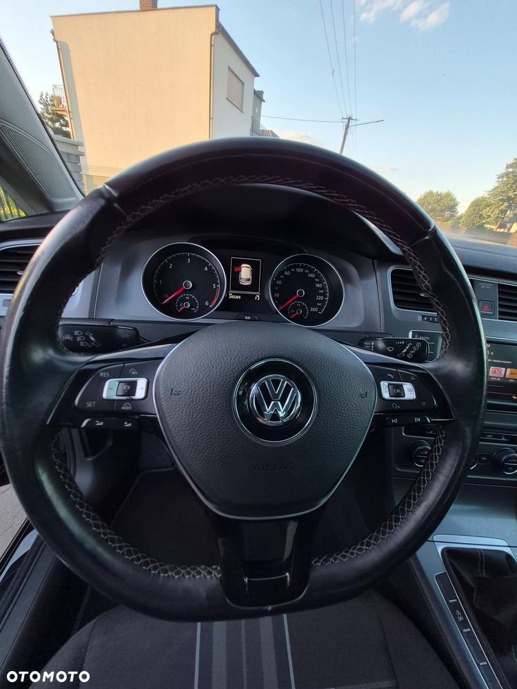 Volkswagen Golf - 22