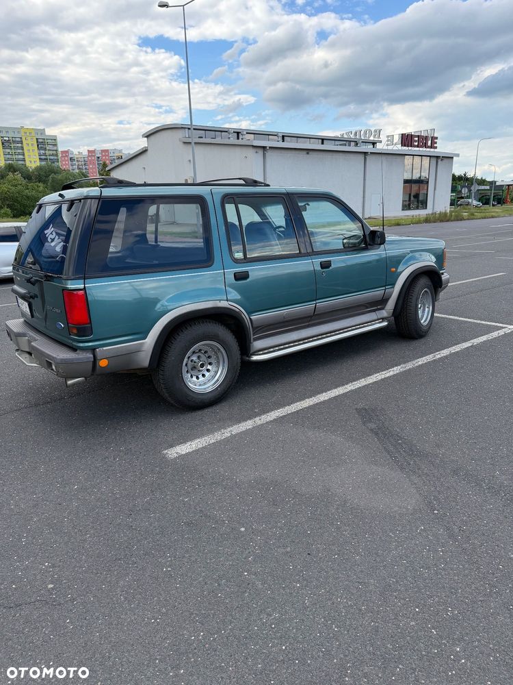 Ford Explorer Standard - 6