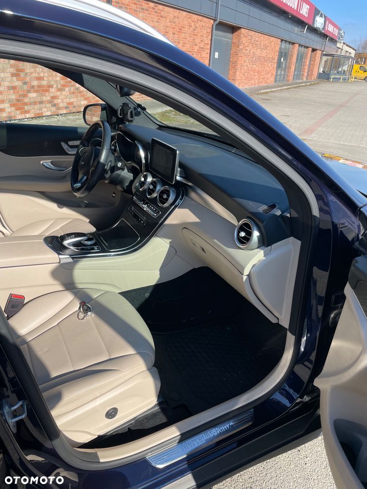 Mercedes-Benz GLC 300 4Matic 9G-TRONIC AMG Line - 13